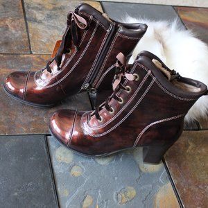 NWT - SPORTO Lace Up Ankle Boot, size 6M